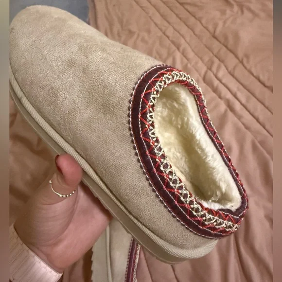 Hard bottom slippers - Picture 5 of 5